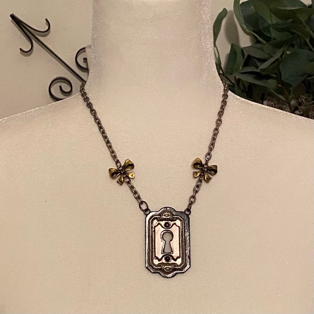 LAYERED KEYHOLE BOW ROCKWARE NECKLACE Y2K USA Grunge Whimsygoth Witchy Goth